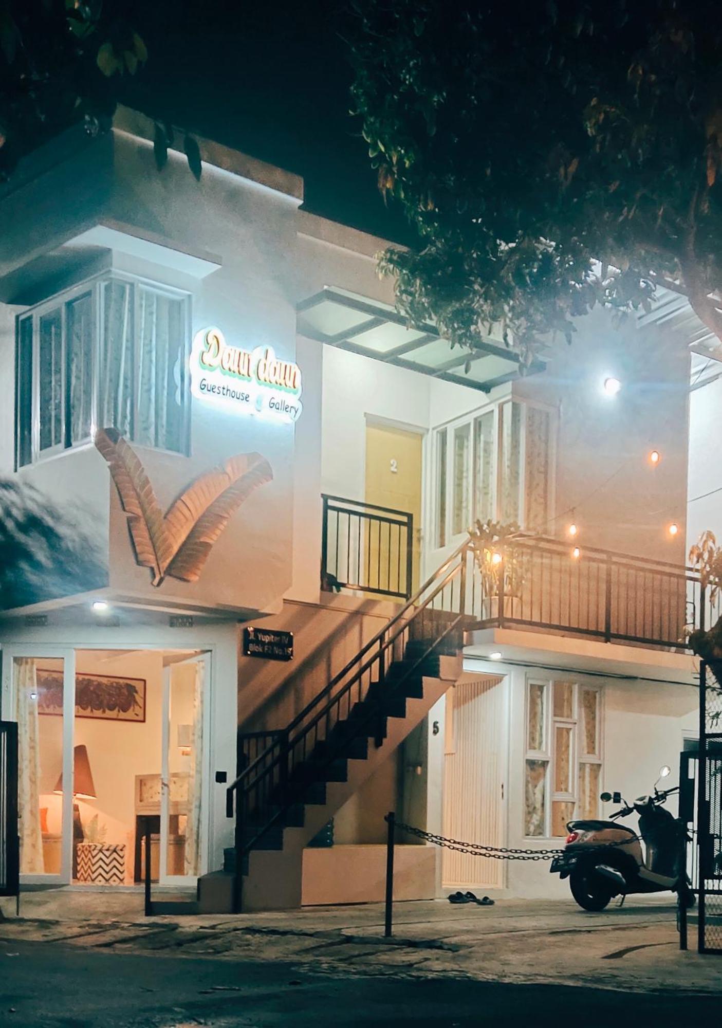 Daun-daun Syariah Wisma tamu Bandung